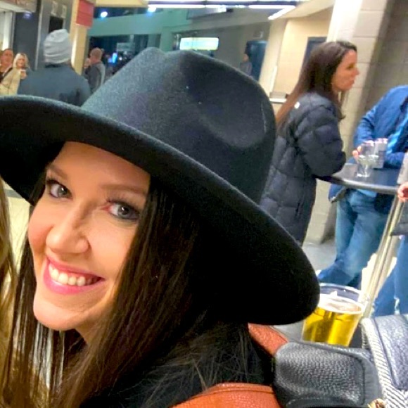 Meet your Posher, Jackie - Picture 1 of 1